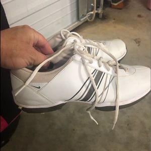 Women’s golf shoes